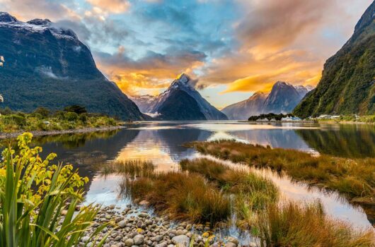 1-slide-new-zealand-milford-sound-mitre-peak-pano